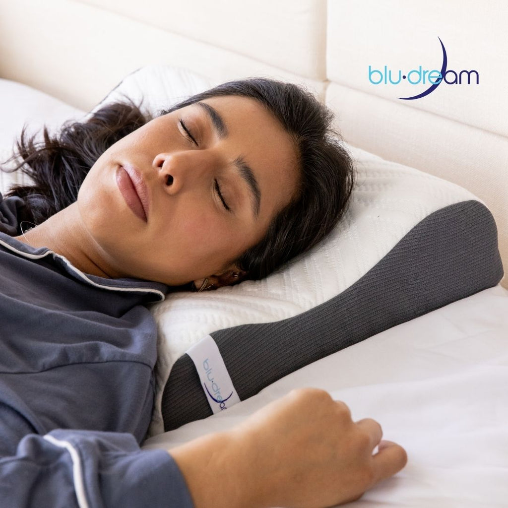 Almohada cervical ergonómica con dos alturas, ideal para alinear cuello y columna, con funda hipoalergénica lavable, cuenta con una alta densidad de memory foam para ofrecer aún mayor soporte, adaptabilidad y durabilidad.