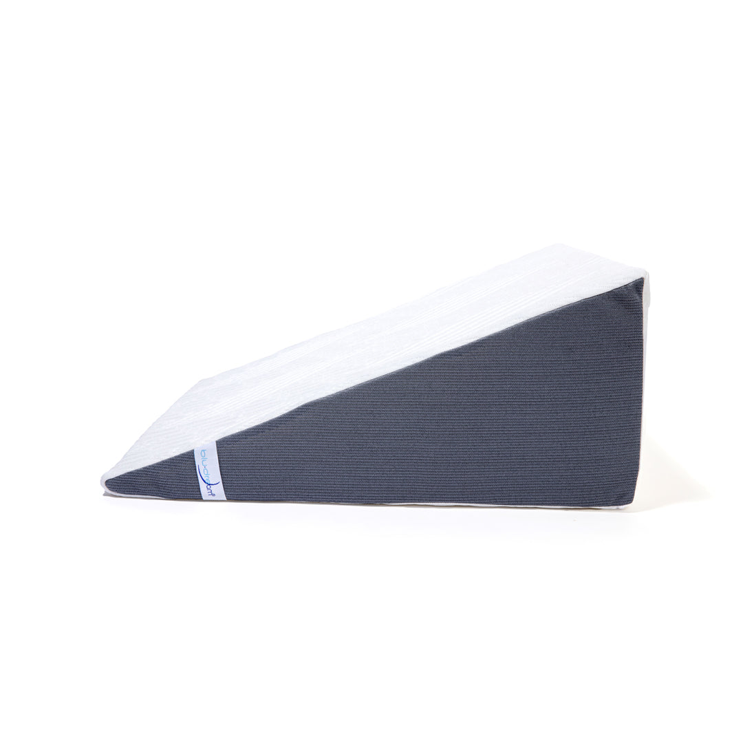 Almohada en forma de cuña para reducir ronquidos, reflujo o elevar piernas, ideal para soporte lumbar y descanso postural. Soporte firme e inclinación ergonómica.
