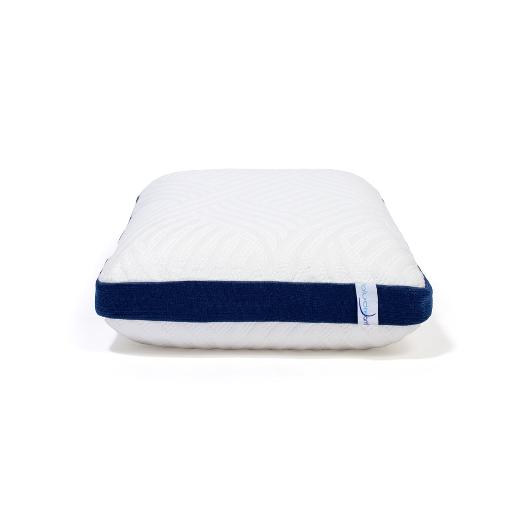 La Almohada BluDream King Size elaborada de Memory Foam con tecnología Fresh+. De igual manera, la Funda BluDream ofrece una sensación suave y fresca al tacto.