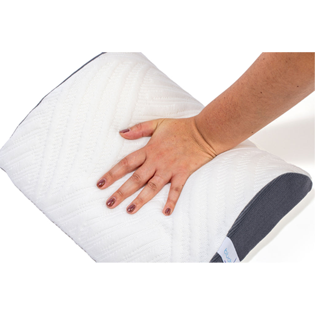 Almohada BluDream Lumbar Balance, soporte ergonómico  específico en la zona lumbar para el alivio de presión, su relleno fabricado con TechFoam, una espuma de última generación que ofrece un equilibrio perfecto, ideal para quienes buscan aliviar la presión en la parte baja de la espalda.