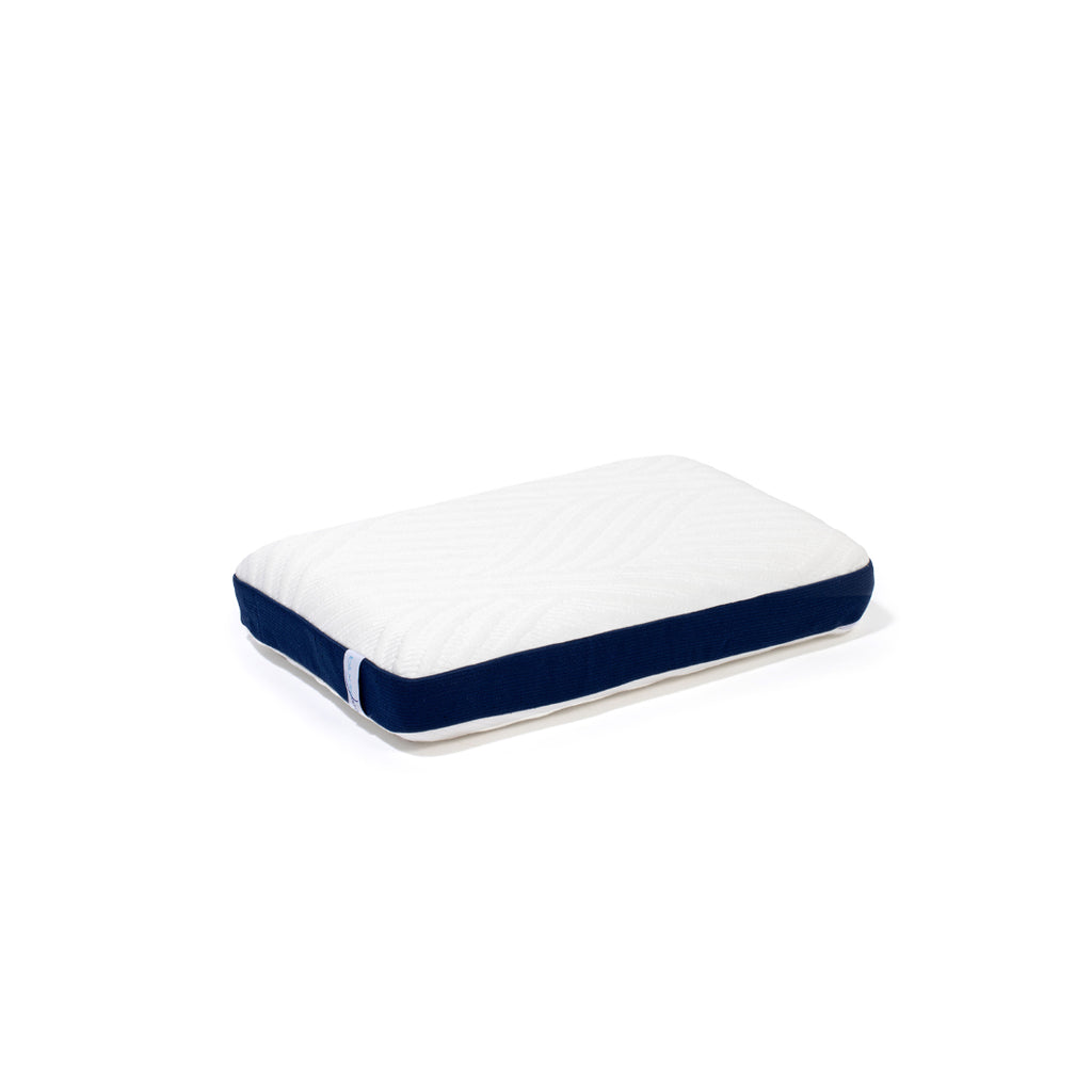 Nuestro tamaño Travel Friendly. La Almohada BluDream Personal contiene memory foam y tecnología Fresh+, para viaje o uso diario. De igual manera, la Funda BluDream ofrece una sensación suave y fresca al tacto.