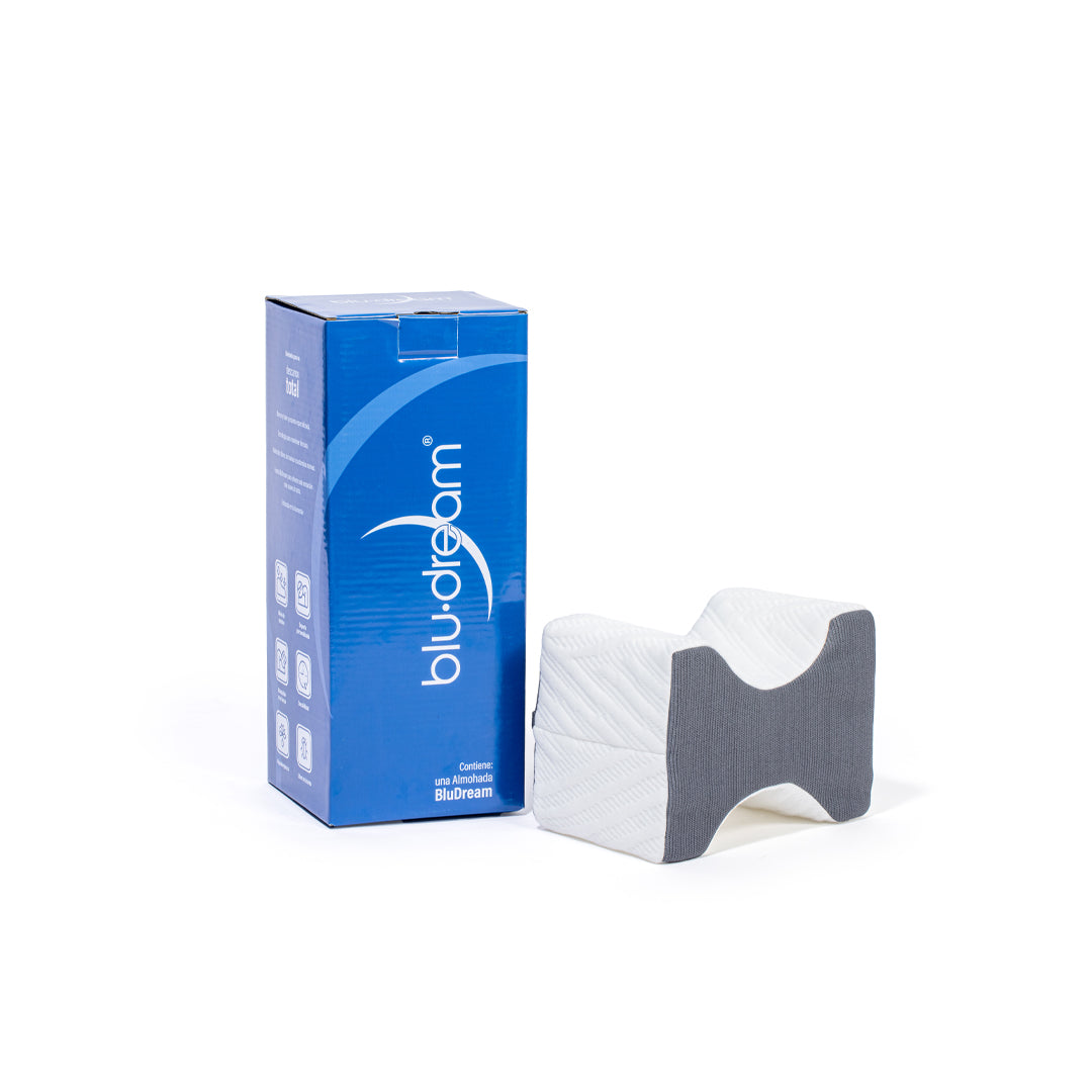 Almohada BluDream para rodillas, diseño ergonómico de TechFoam para alineación y confort al dormir, alinea caderas y columna, reduce presión en rodillas.